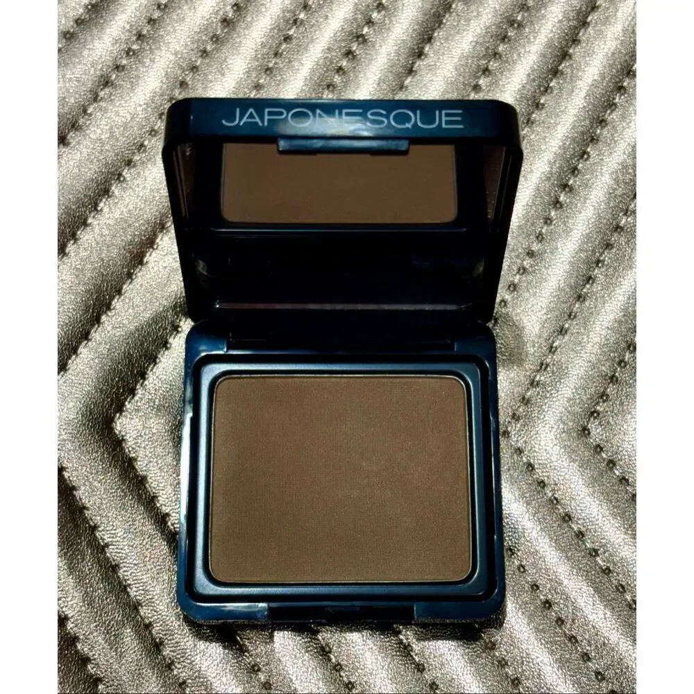 JAPONESQUE  - NIB Velvet Touch Blush/Shade 05 (cinnamon).  Perfect for Sculpting